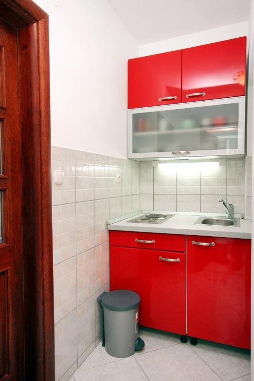 Family-friendly apartments with swimming pool Rogoznica - 7557 photo 3