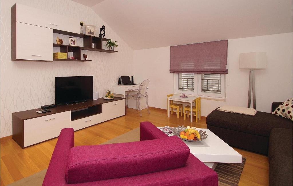 Three-Bedroom Apartment In Racisce photo 2
