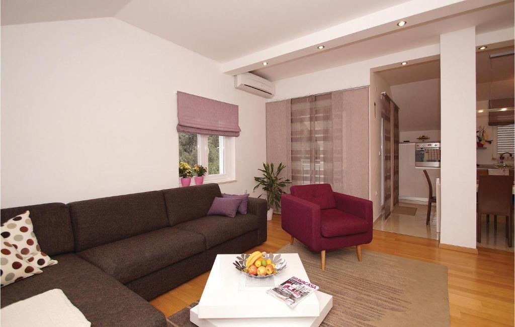 Three-Bedroom Apartment In Racisce photo 3