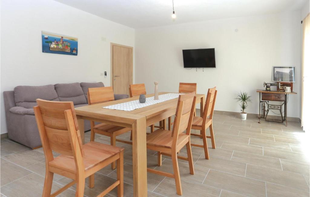 Three-Bedroom Holiday Home In Dugogabe photo 2