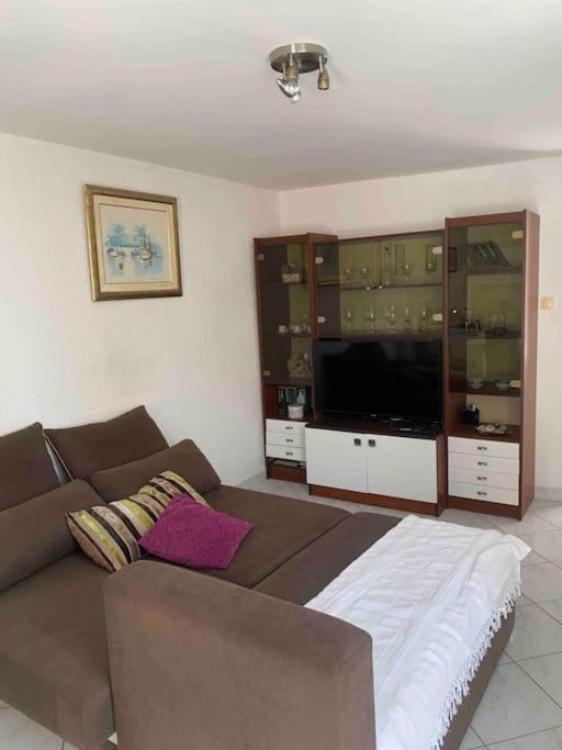 Apartman Tena sa vrtom i pogledom na more photo 3