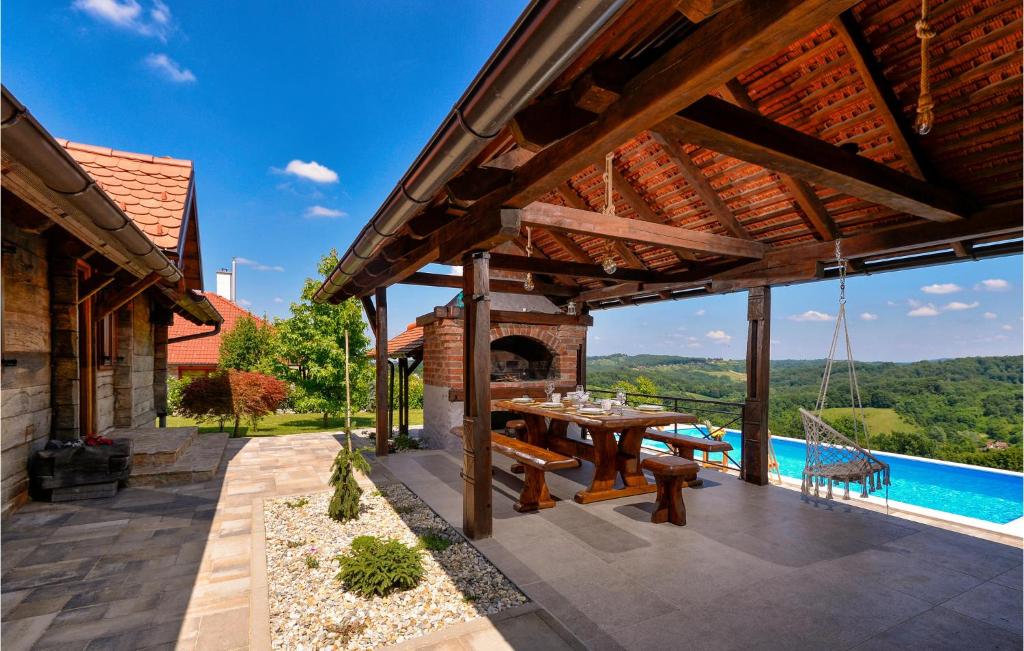 Gorgeous Home In Martinkovec With Sauna photo 2