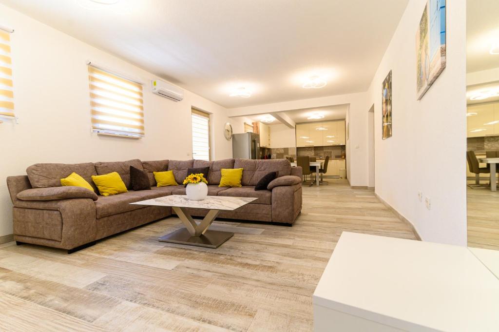 The Place Apartments Okrug Gornji — photo 1