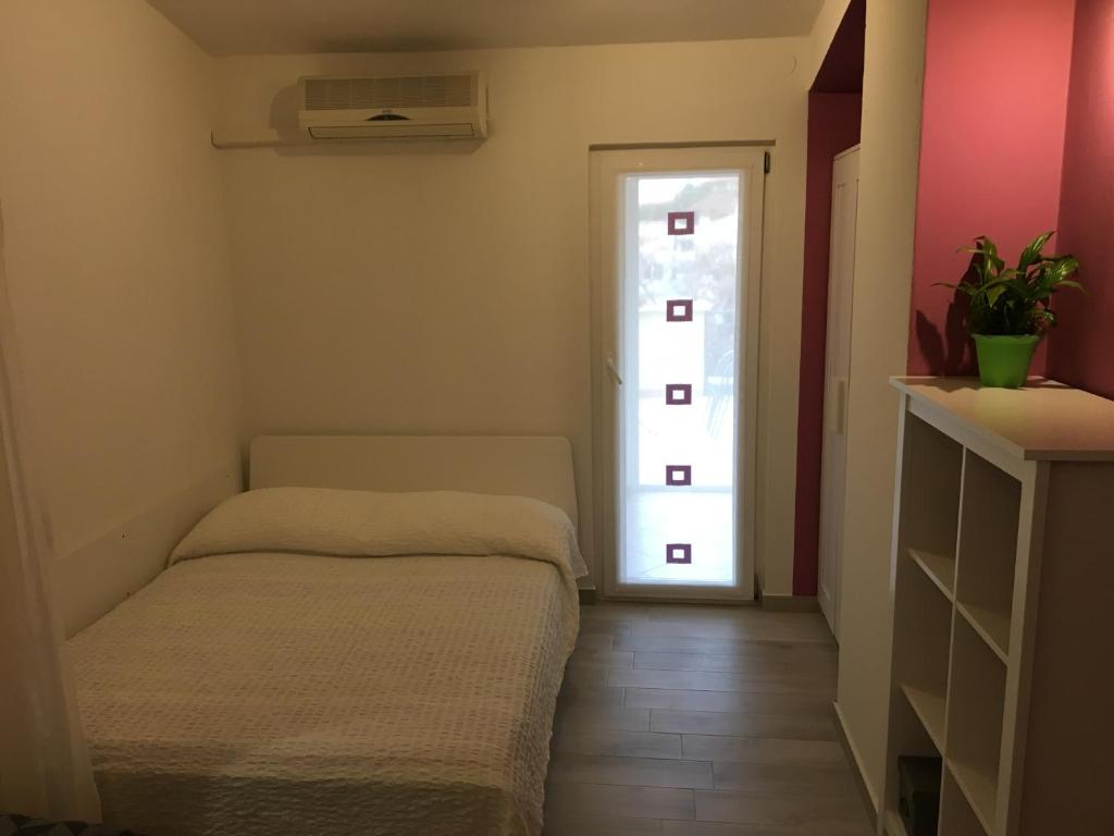 Studio apartment Martina ---80m from the sea--- photo 2