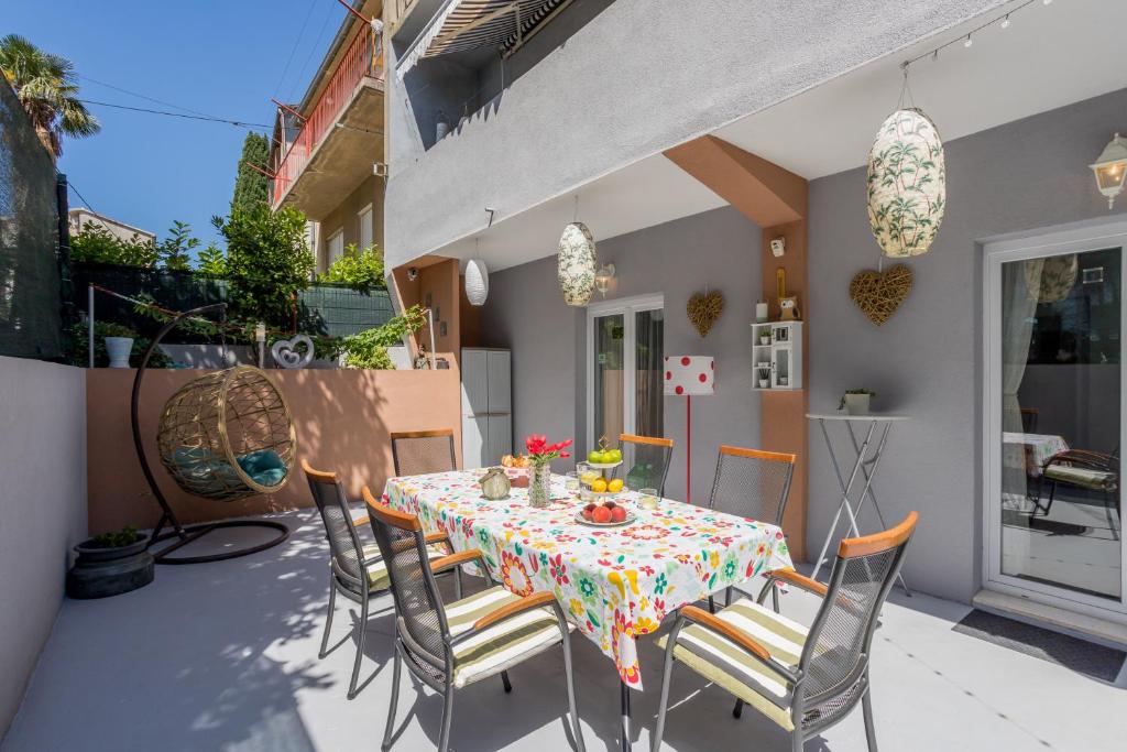 Dalmatian 230m2 with pool and garden near the old town for families photo 2