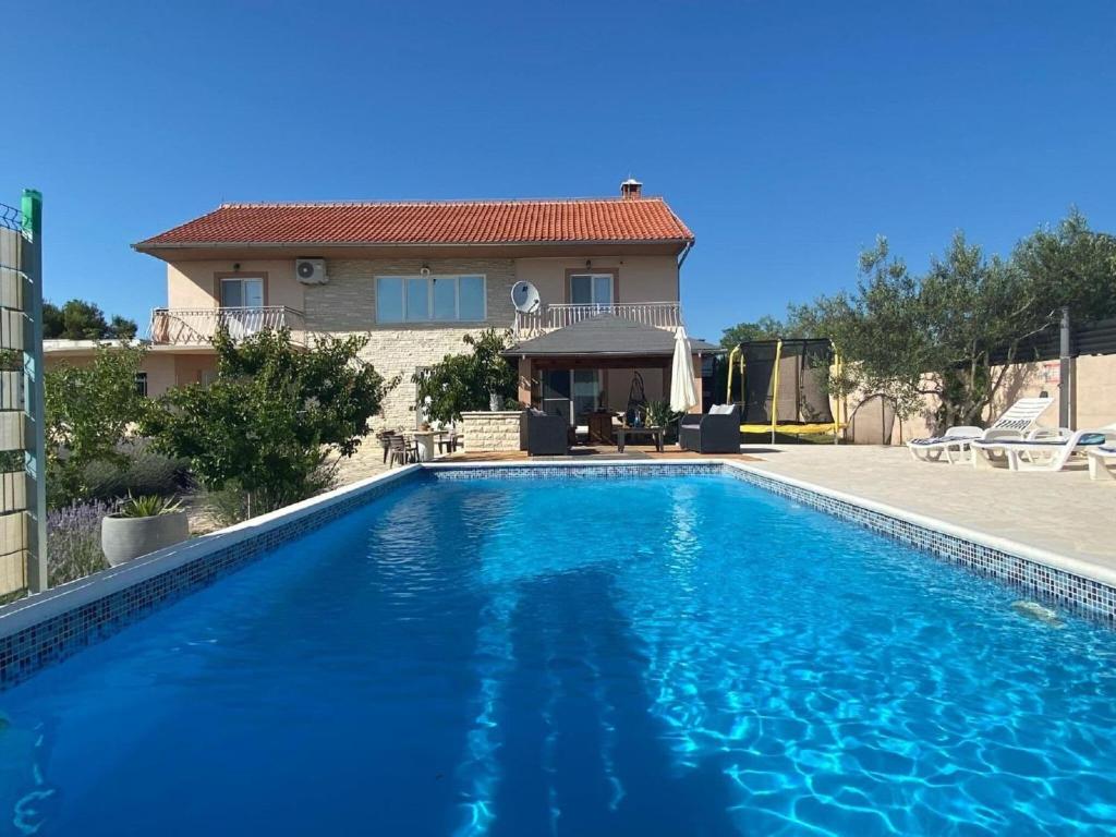 Holiday Home in Lisicic with Pool — photo 1