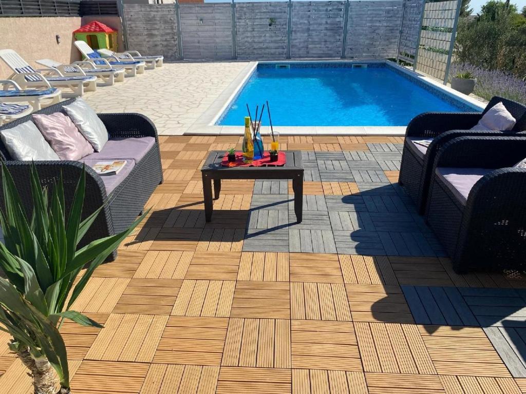 Holiday Home in Lisicic with Pool photo 2