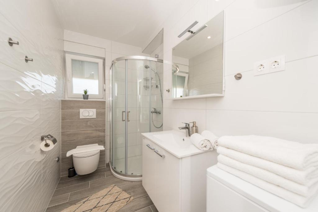 Sanda luxury apartment with pool photo 3