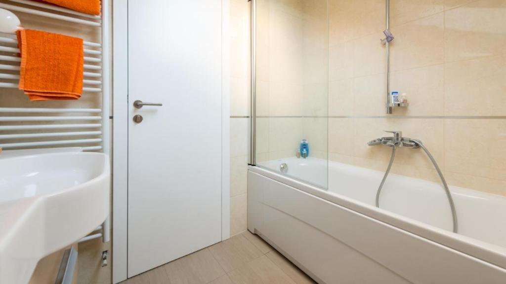 Top Hill Premium Apartment photo 3