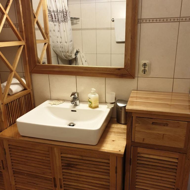 Studio apartment in Mali Losinj with terrace photo 3