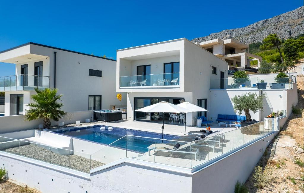 3 Bedroom Lovely Home In Dugi Rat — photo 1