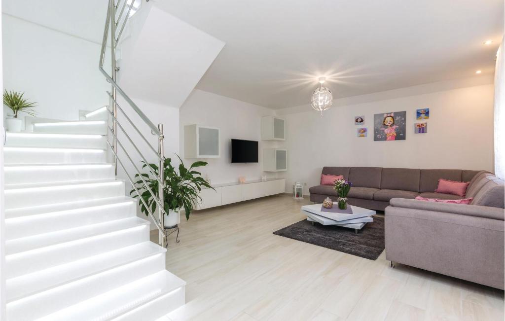 3 Bedroom Stunning Home In Grizane photo 2