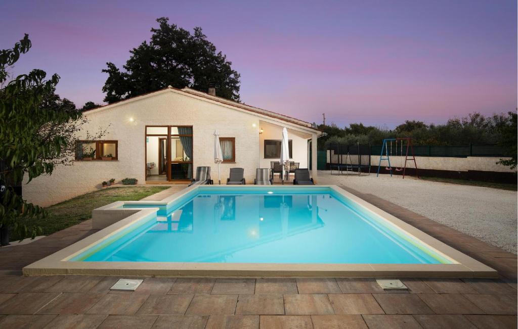 Three-Bedroom Holiday Home In Divsici — photo 1