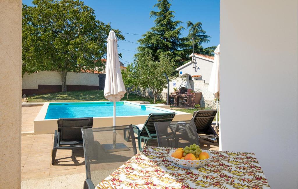 Three-Bedroom Holiday Home In Divsici photo 2