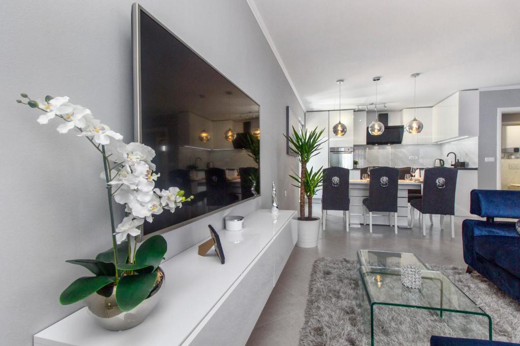 Silver Lux Suite - NEW photo 3