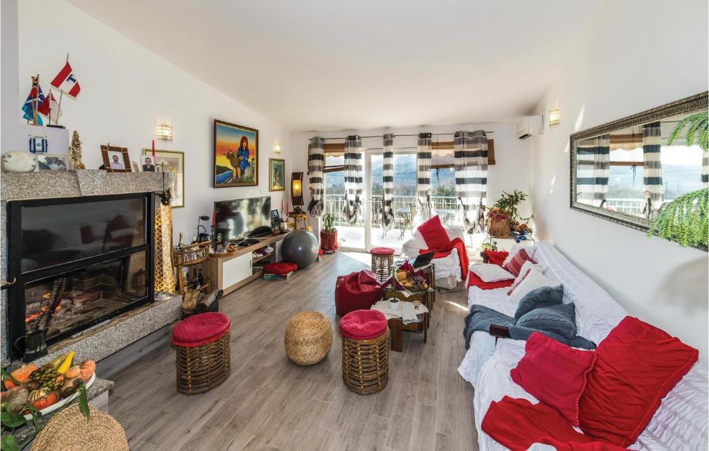 Three-Bedroom Holiday Home In Labin photo 2