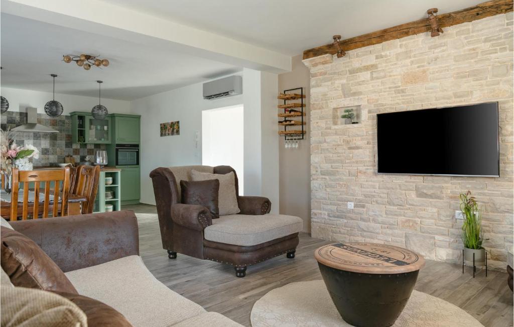 Gorgeous Home In Medulin photo 3