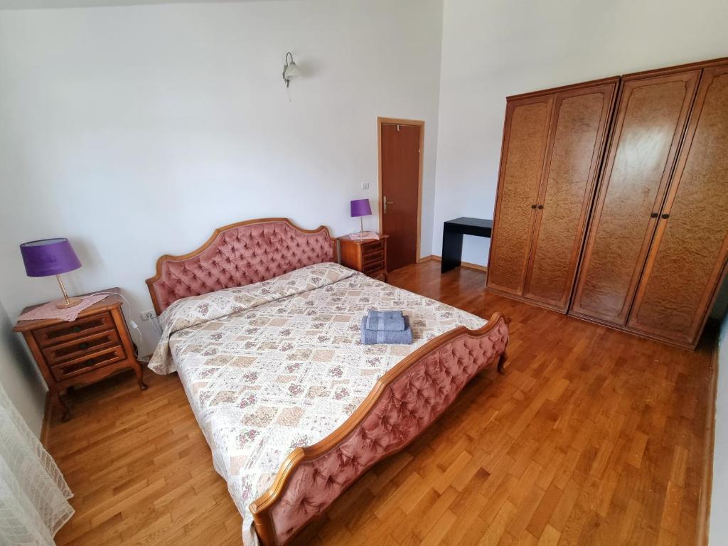 Sunny apartment with pool photo 2