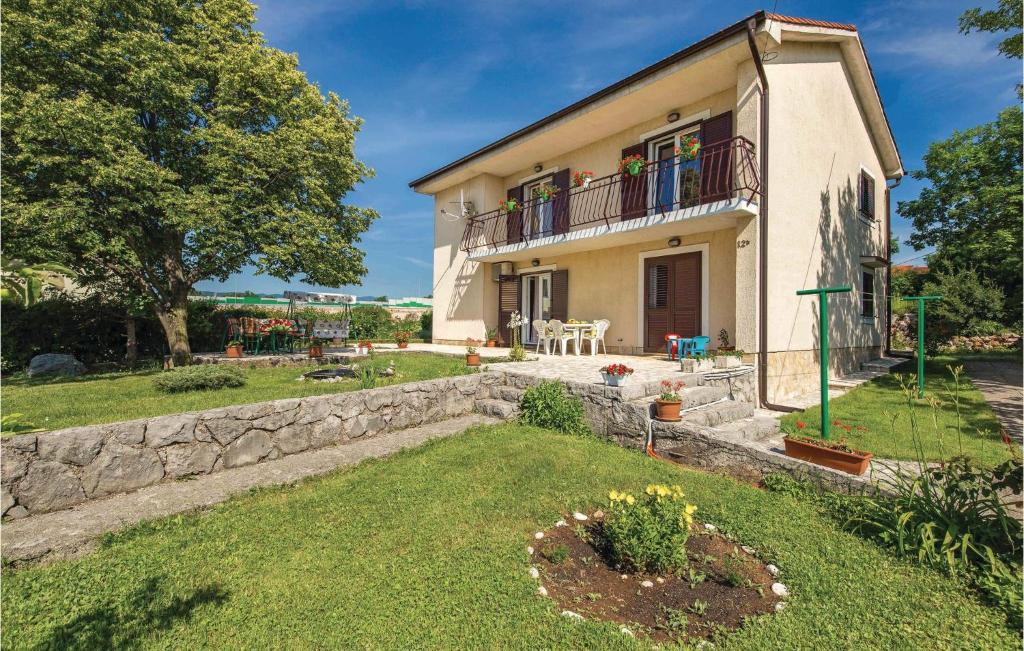 3 Bedroom Cozy Apartment In Viskovo photo 2