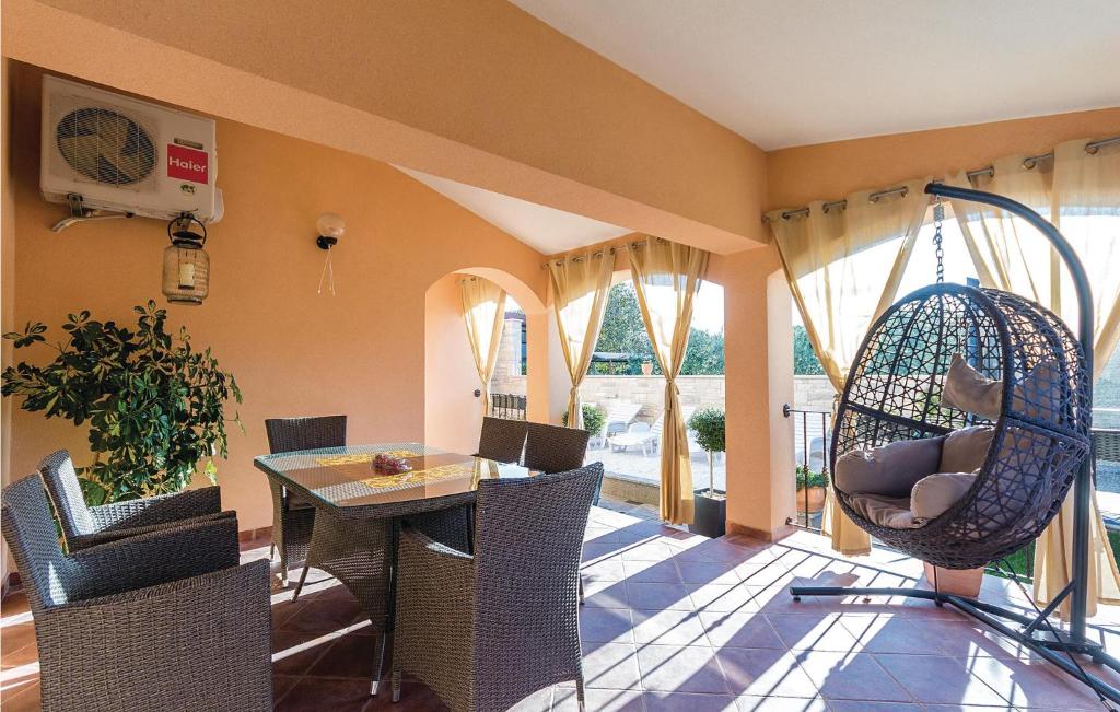 Three-Bedroom Apartment In Galizana photo 2