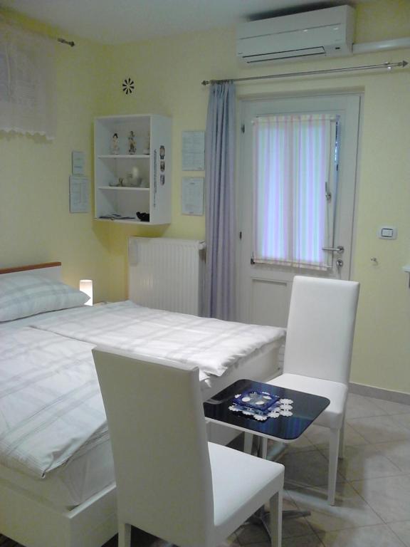 Room Sarah photo 2