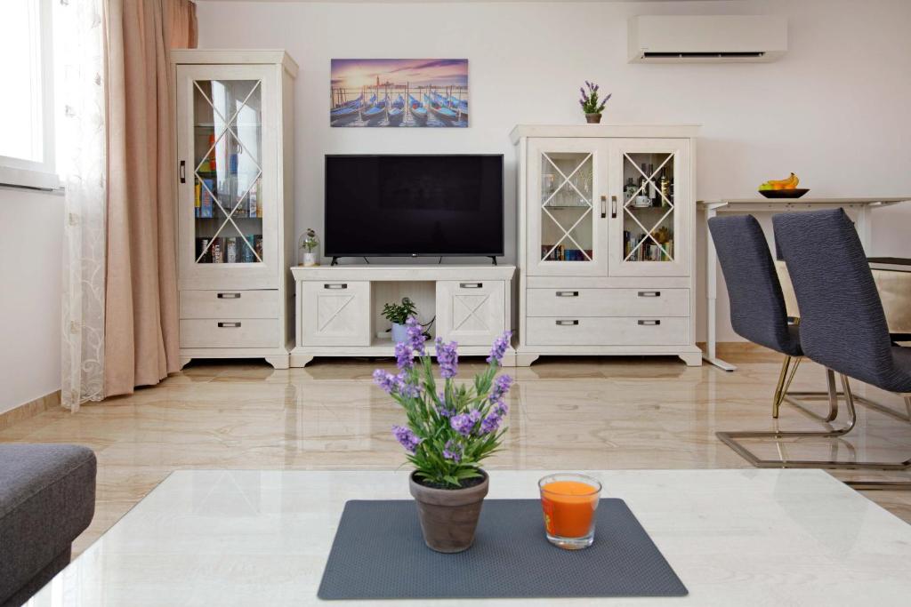Modern 2-Bed Apt — photo 1