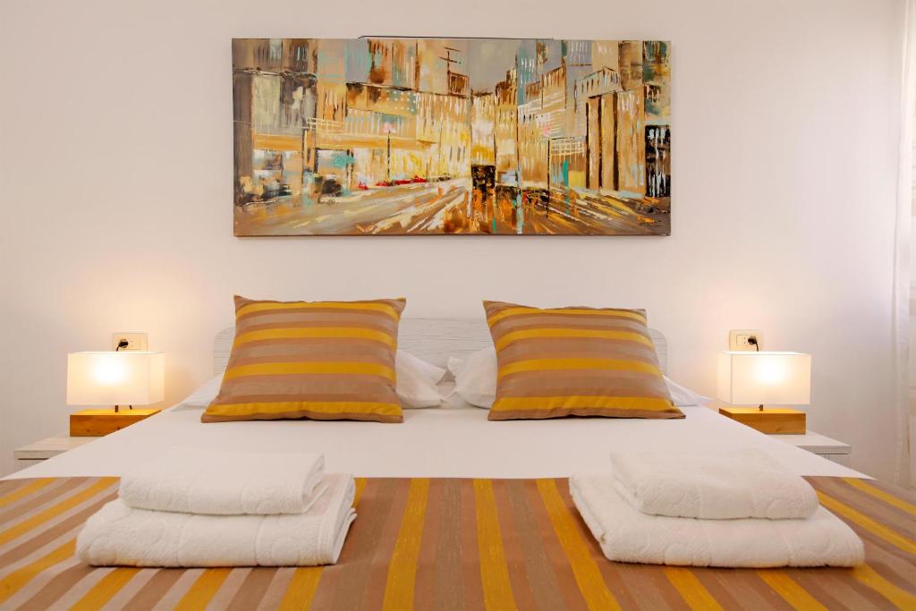 Modern 2-Bed Apt photo 2