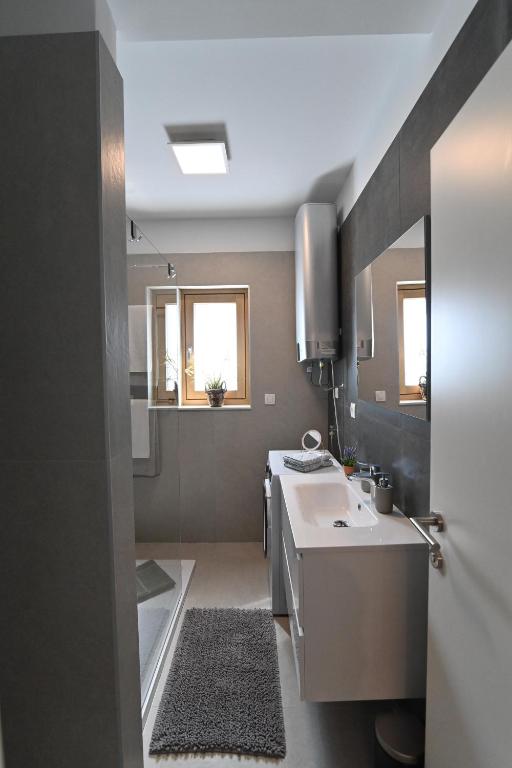 Sea View Deluxe Apartment photo 3
