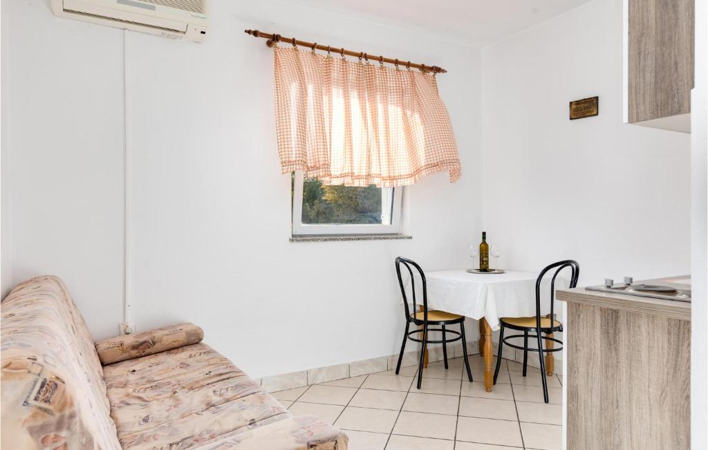 Nice Apartment In Rasopasno With Wifi photo 3