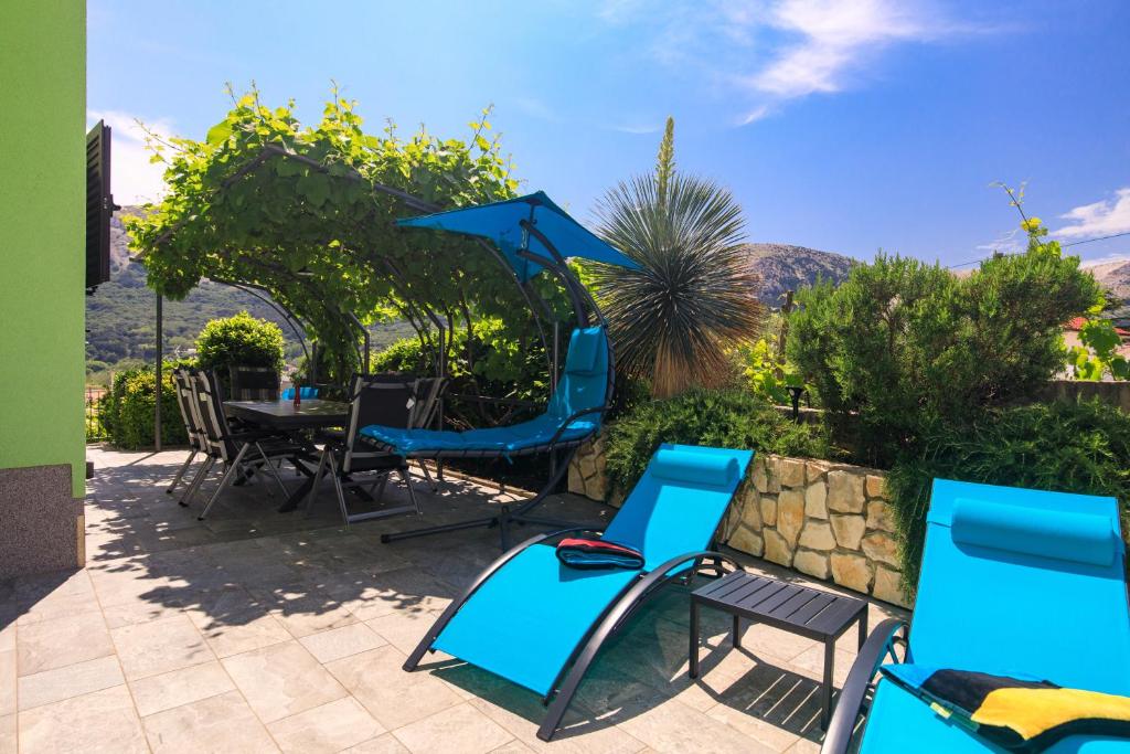 House Zrile with garden and jacuzzi — photo 1