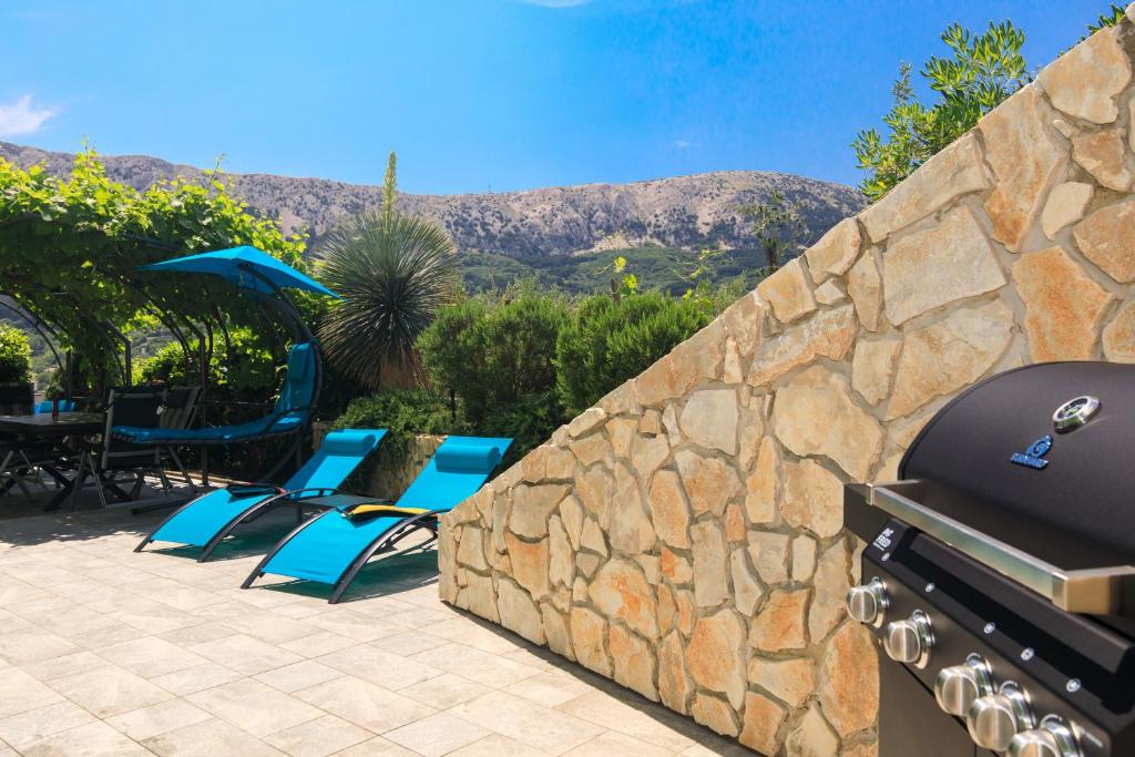 House Zrile with garden and jacuzzi photo 3