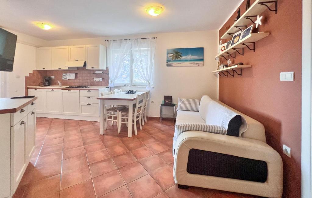Cozy Apartment In Medulin With Swimming Pool photo 3