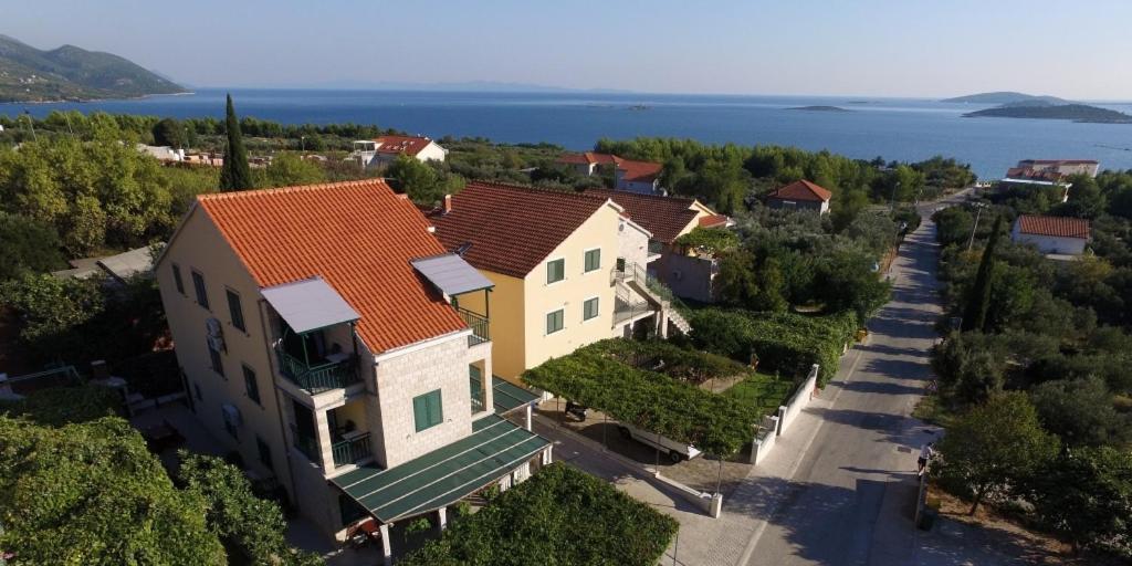 Studio apartment in Orebic with terrace — photo 1