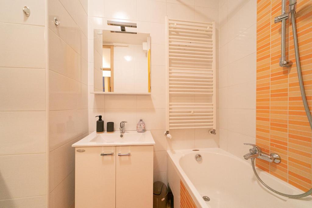 Trendy apartment 5 min to city centre!` photo 3