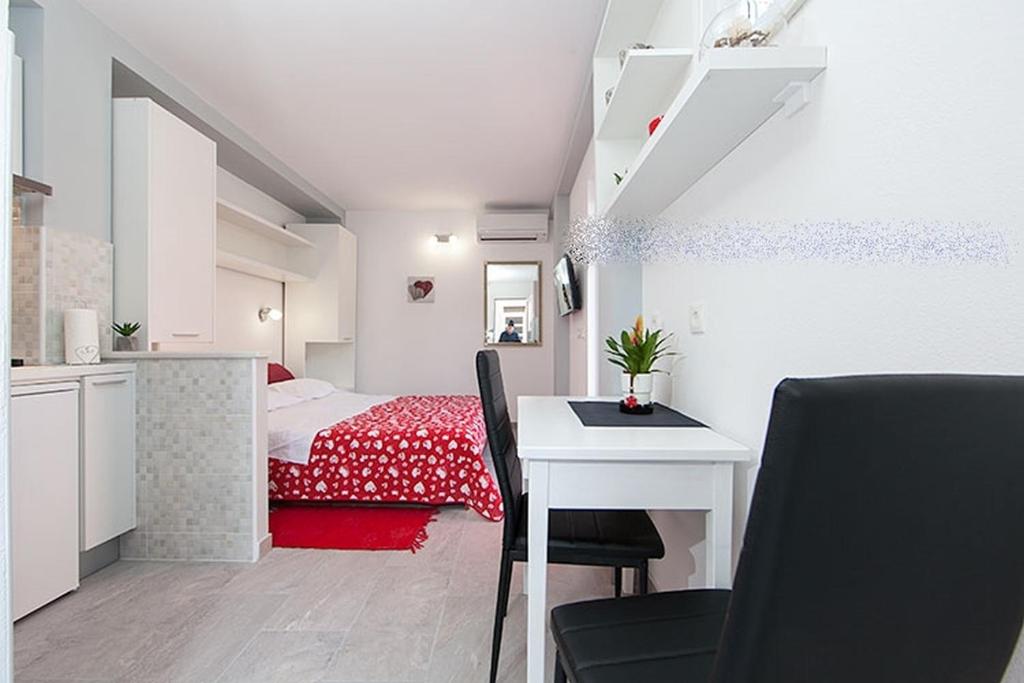 Studio apartment 3674-6 for 2 Pers in Tucepi — photo 1