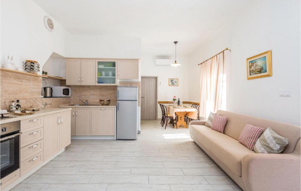 Gorgeous Home In Moscenicka Draga photo 3