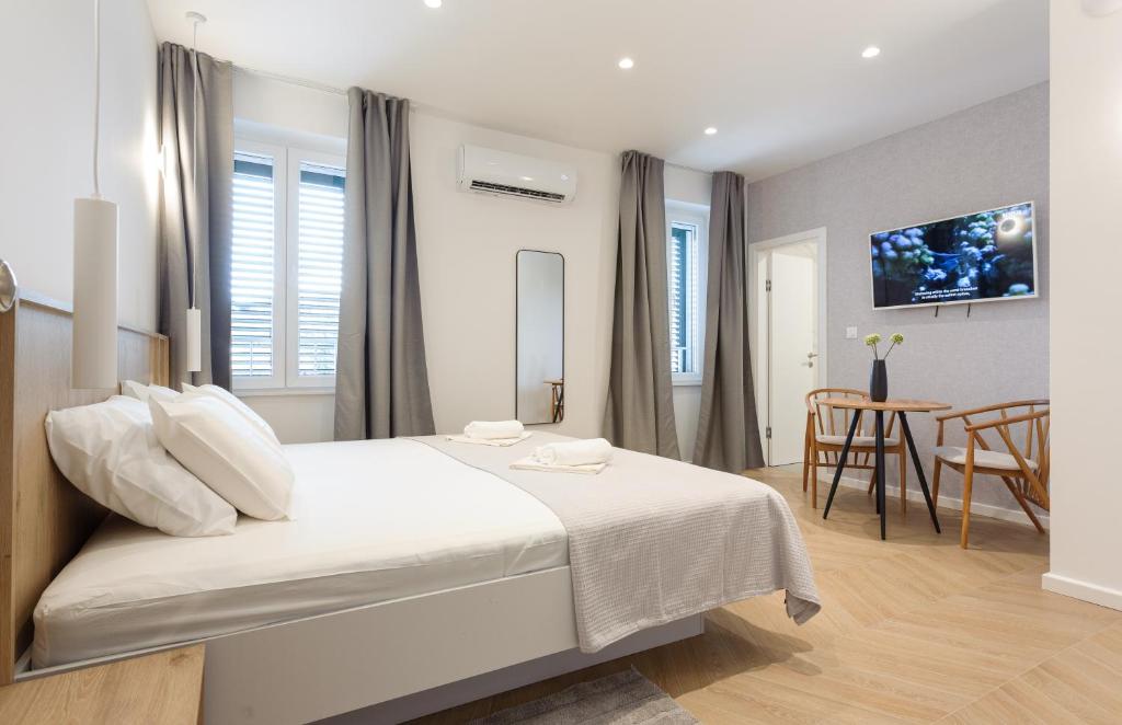 Top Floor Luxury Rooms — photo 1