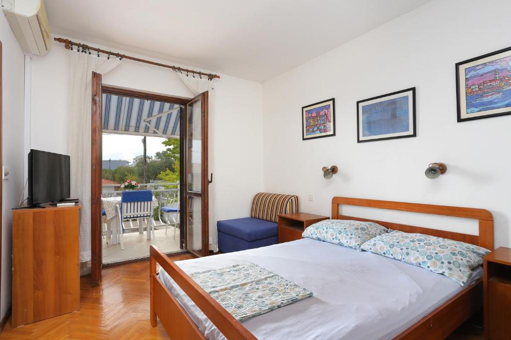 Apartments by the sea Slatine photo 2