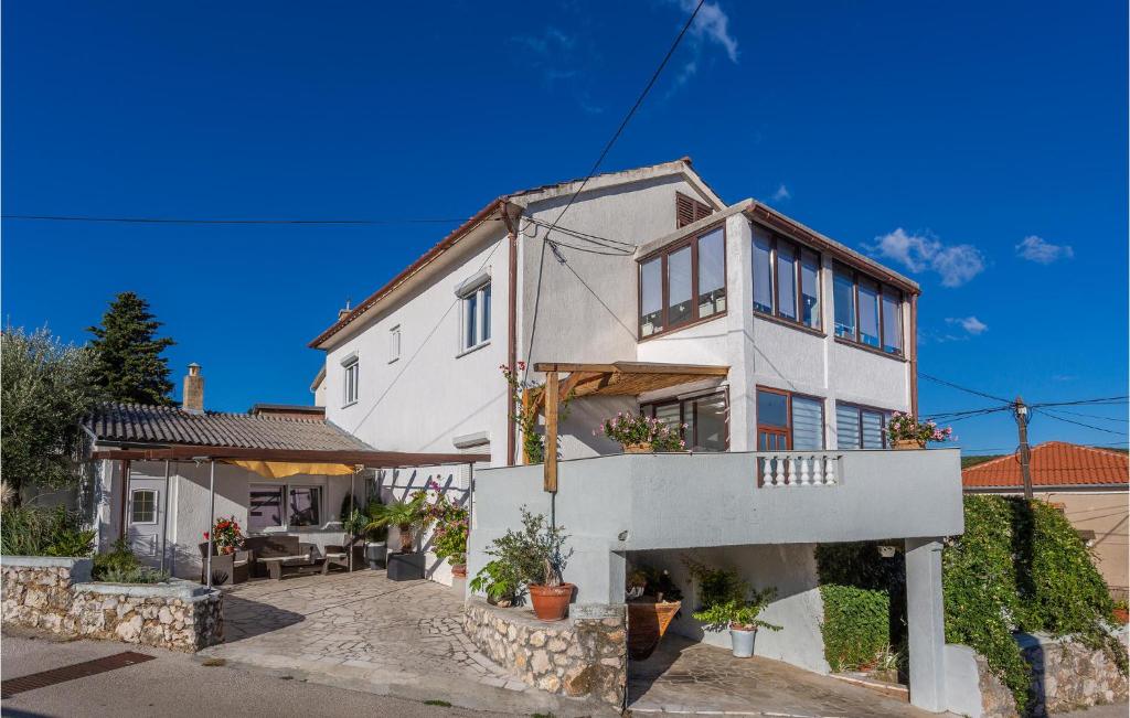 Cozy Apartment In Vrbnik With Wifi — photo 1
