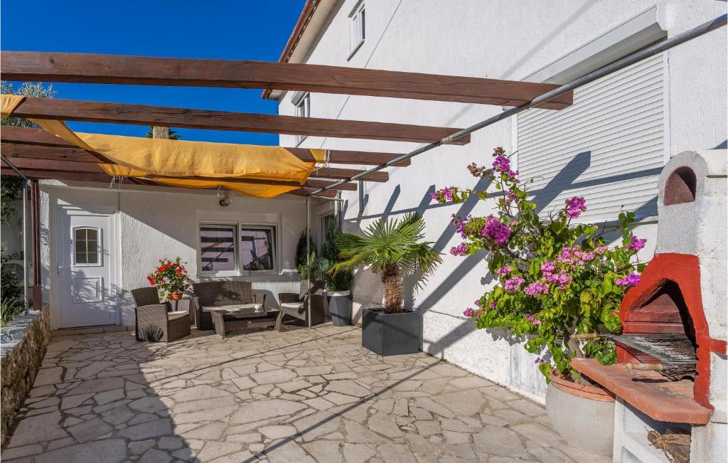 Cozy Apartment In Vrbnik With Wifi photo 2