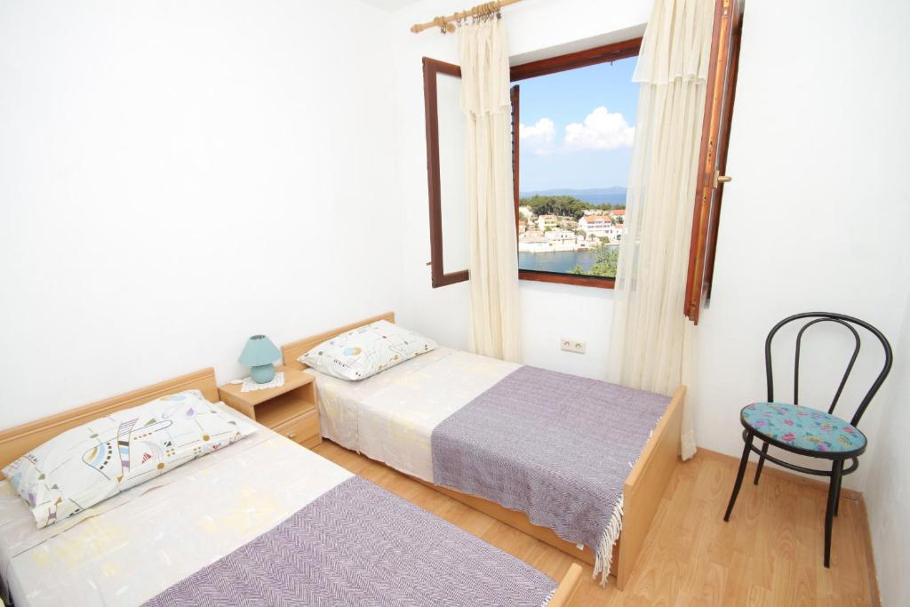 Apartments with parking space Sali photo 2