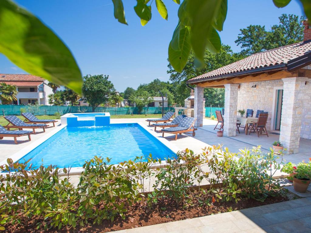 Villa in Medvidici with Pool near Porec Beach — photo 1