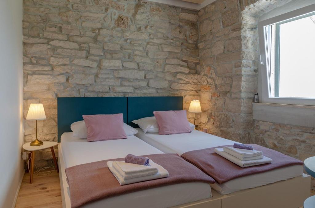 Traditional stone house with swimming pool photo 2