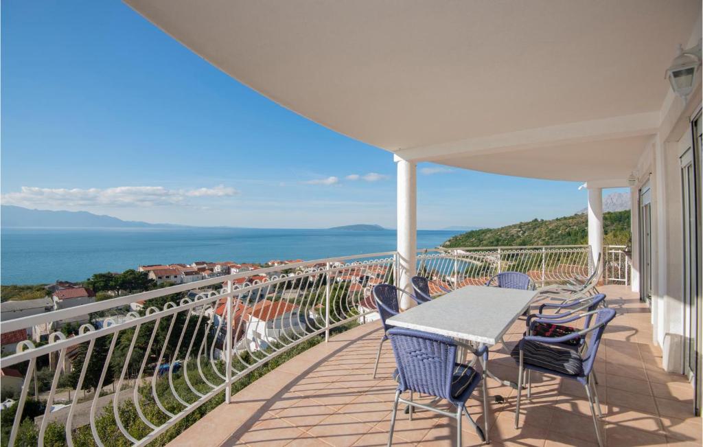 Three-Bedroom Apartment In Podaca photo 2