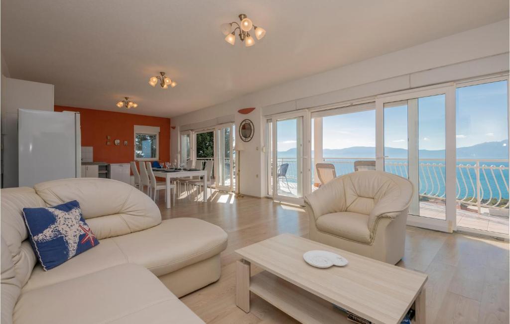 Three-Bedroom Apartment In Podaca photo 3