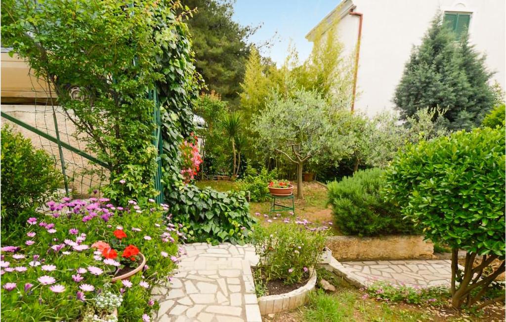 2 Bedroom Gorgeous Apartment In Pula photo 3