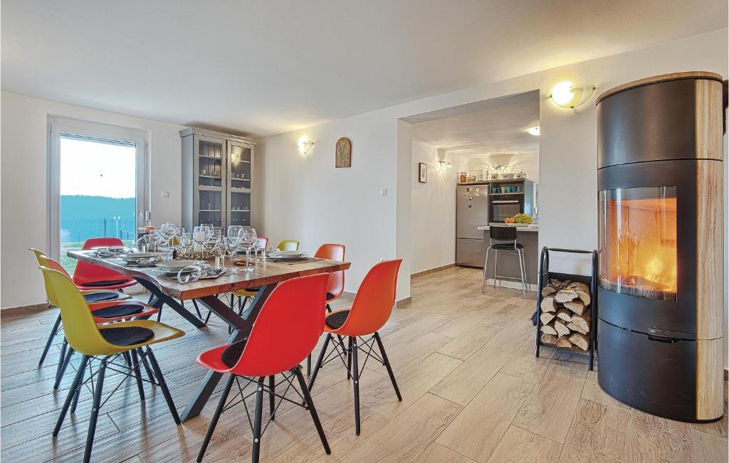 Three-Bedroom Holiday Home In Durdevac photo 3