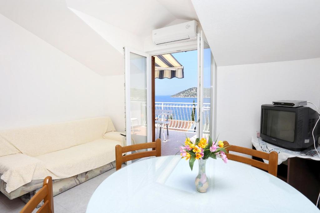 Family friendly seaside apartments Razanj photo 2