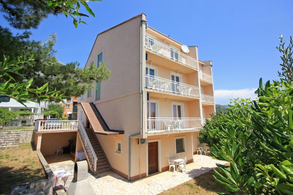 Apartments and rooms with parking space Orebic — photo 1