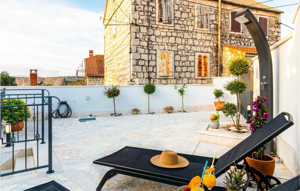 2 Bedroom Beautiful Home In Nerezisca photo 2